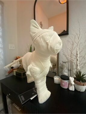 Viral Martha Stewart Cream Wrapped Mummy Cat Sculpture - battery light up